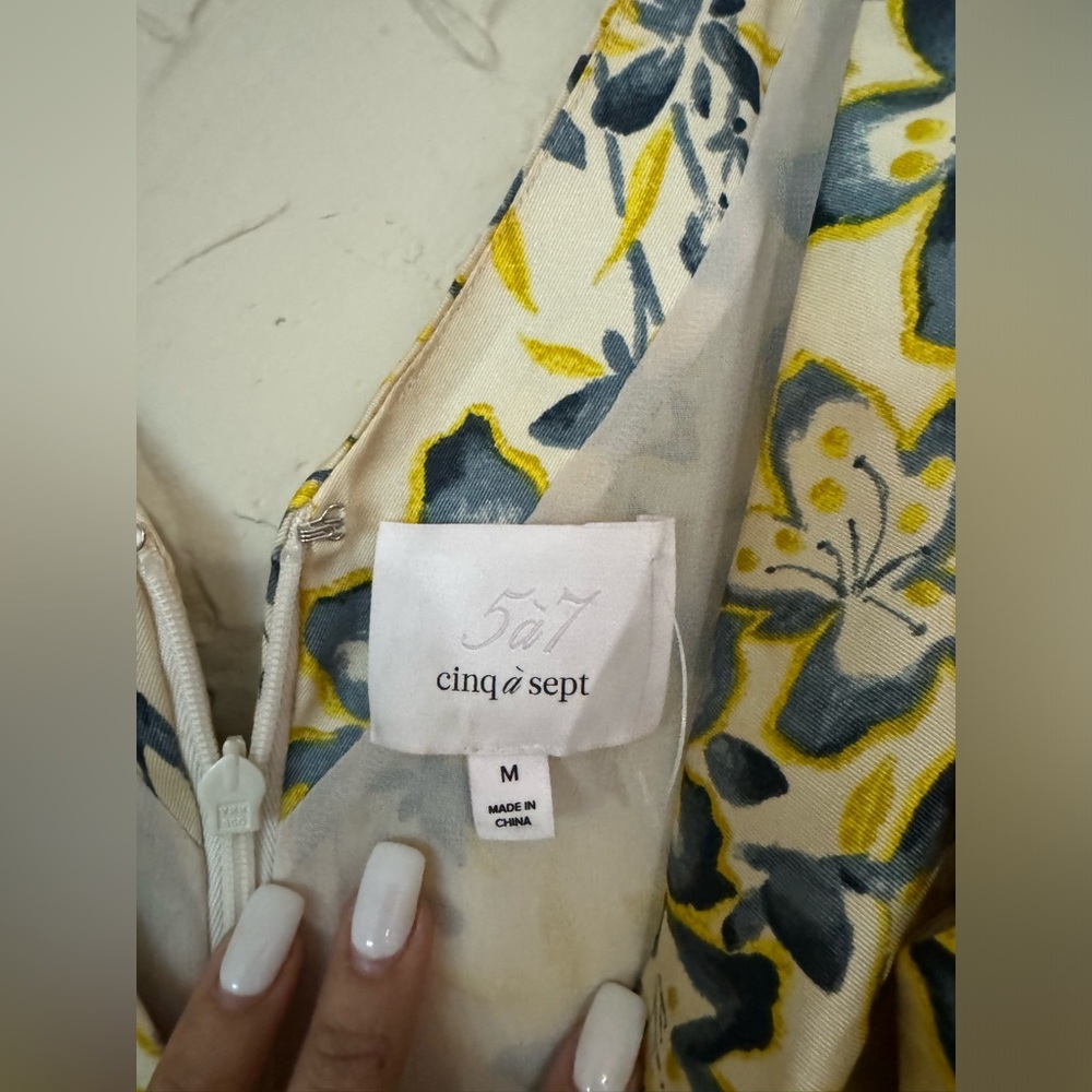 Cinq a sept yellow floral bloom top size M - Picture 4 of 5